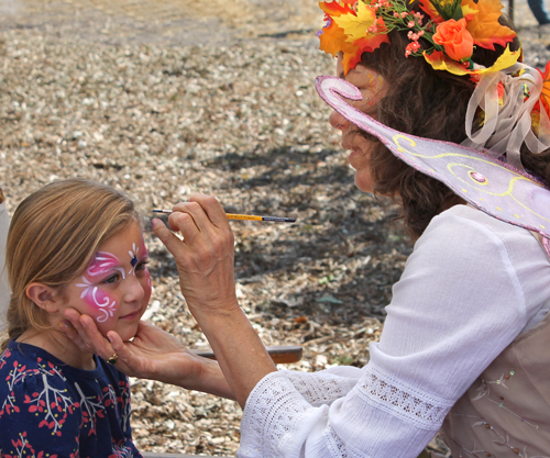 Auntie Stacey face painting