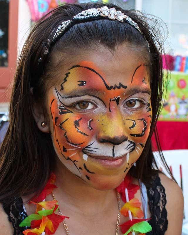 Tiger face paint by Auntie Stacey's face painting, balloon twisting, children's entertainer, fun and games, best wine country face painter, Sonoma county