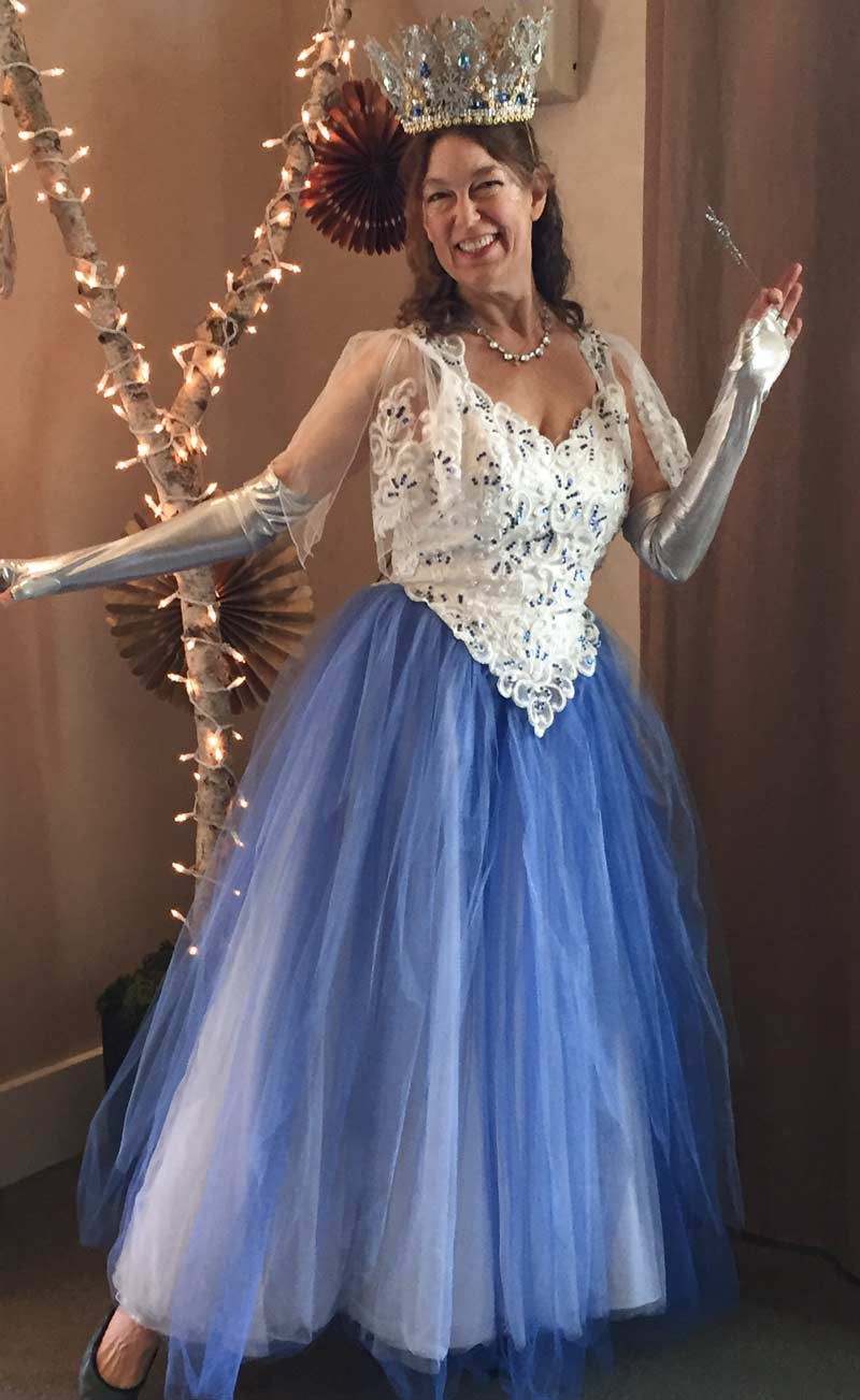 Auntie Stacey Frozen Winter Queen Face painting balloon twisting San Francisco bay area, Marin, Sonoma, Santa Rosa, San Rafael, children's entertainment