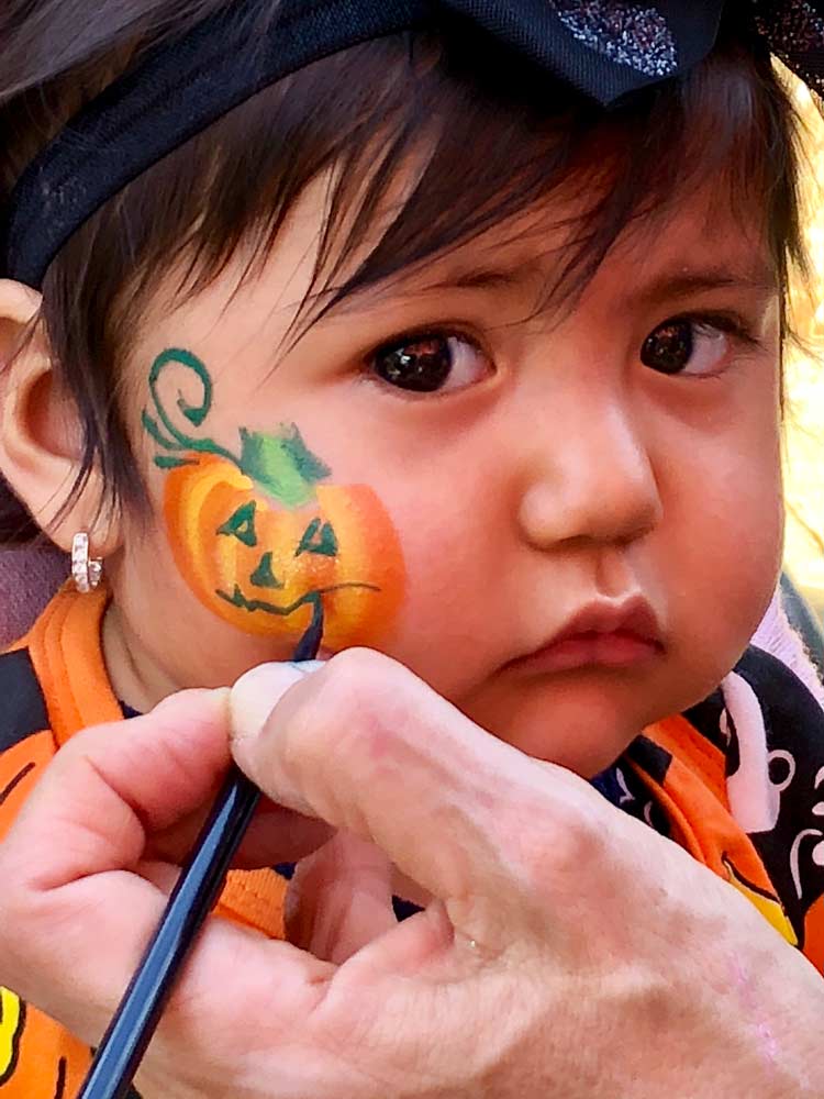 Face paint Auntie Stacey's Face Painting, Aunty Stacey, Halloween face paint by Aunt Stacy, Sonoma county, Santa Rosa, Petaluma, Sebastopol, Cloverdale, Novato, Sebastopol, Guerneville, Wine Country, SF Bay area, balloons